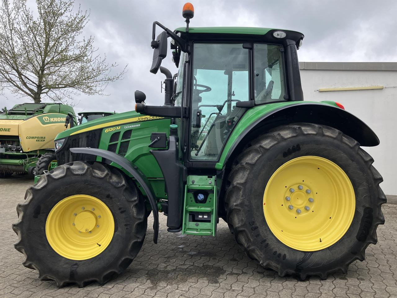 John Deere 6120M - Traktors: foto 3 John Deere 6120M - Traktors: foto 3