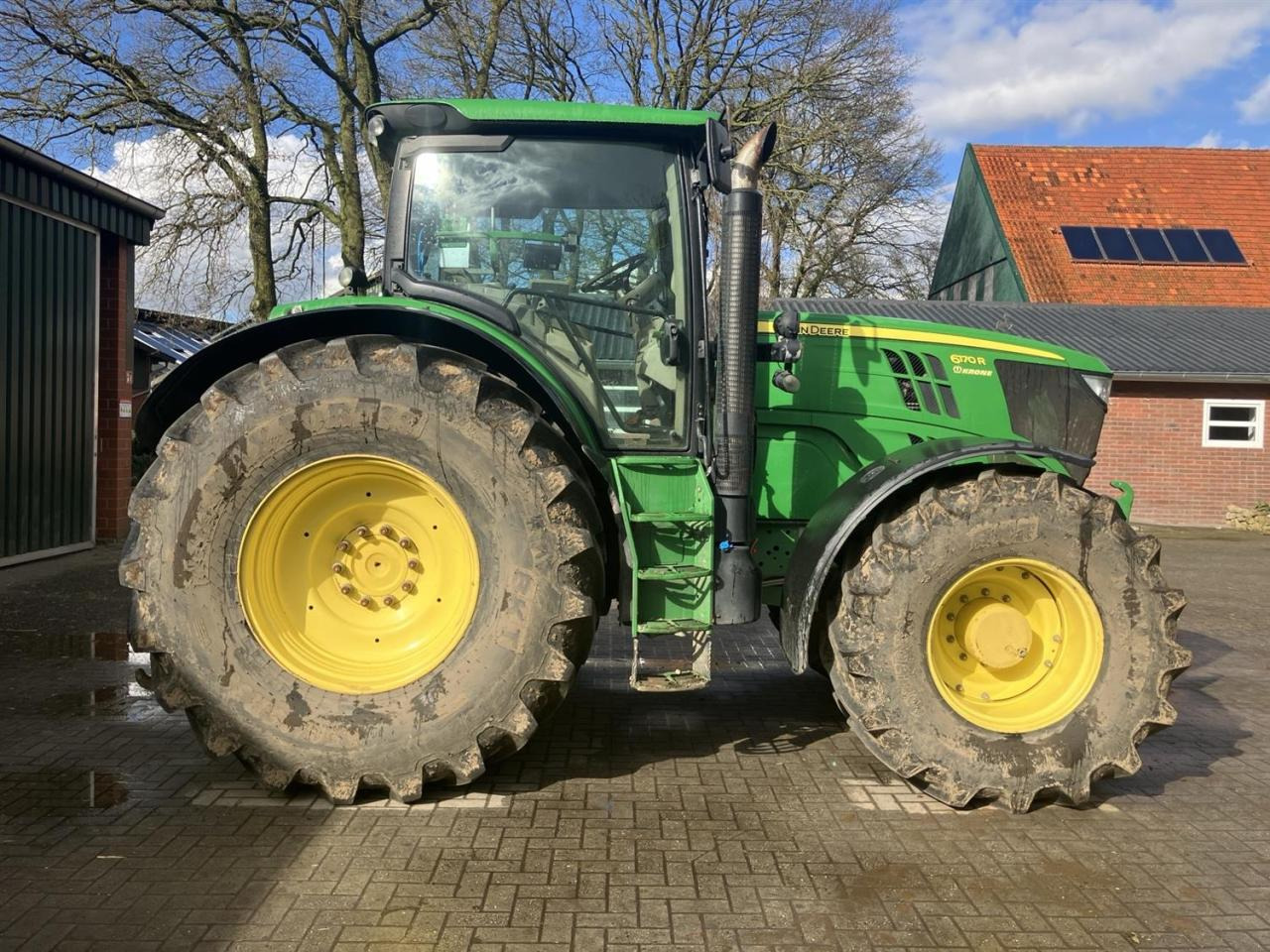 John Deere 6170R - Traktors: foto 1 John Deere 6170R - Traktors: foto 1