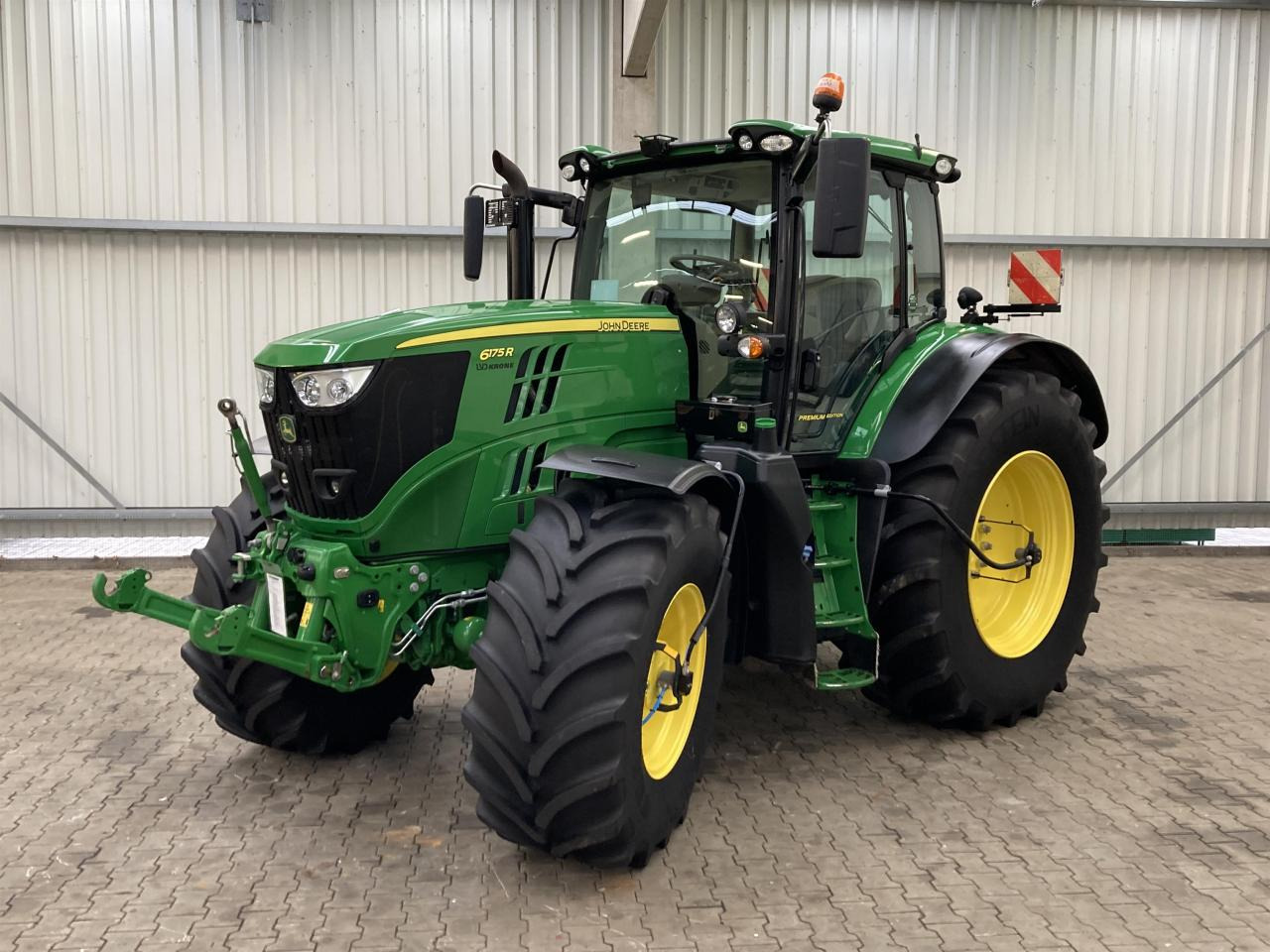 John Deere 6175R - Traktors: foto 1 John Deere 6175R - Traktors: foto 1