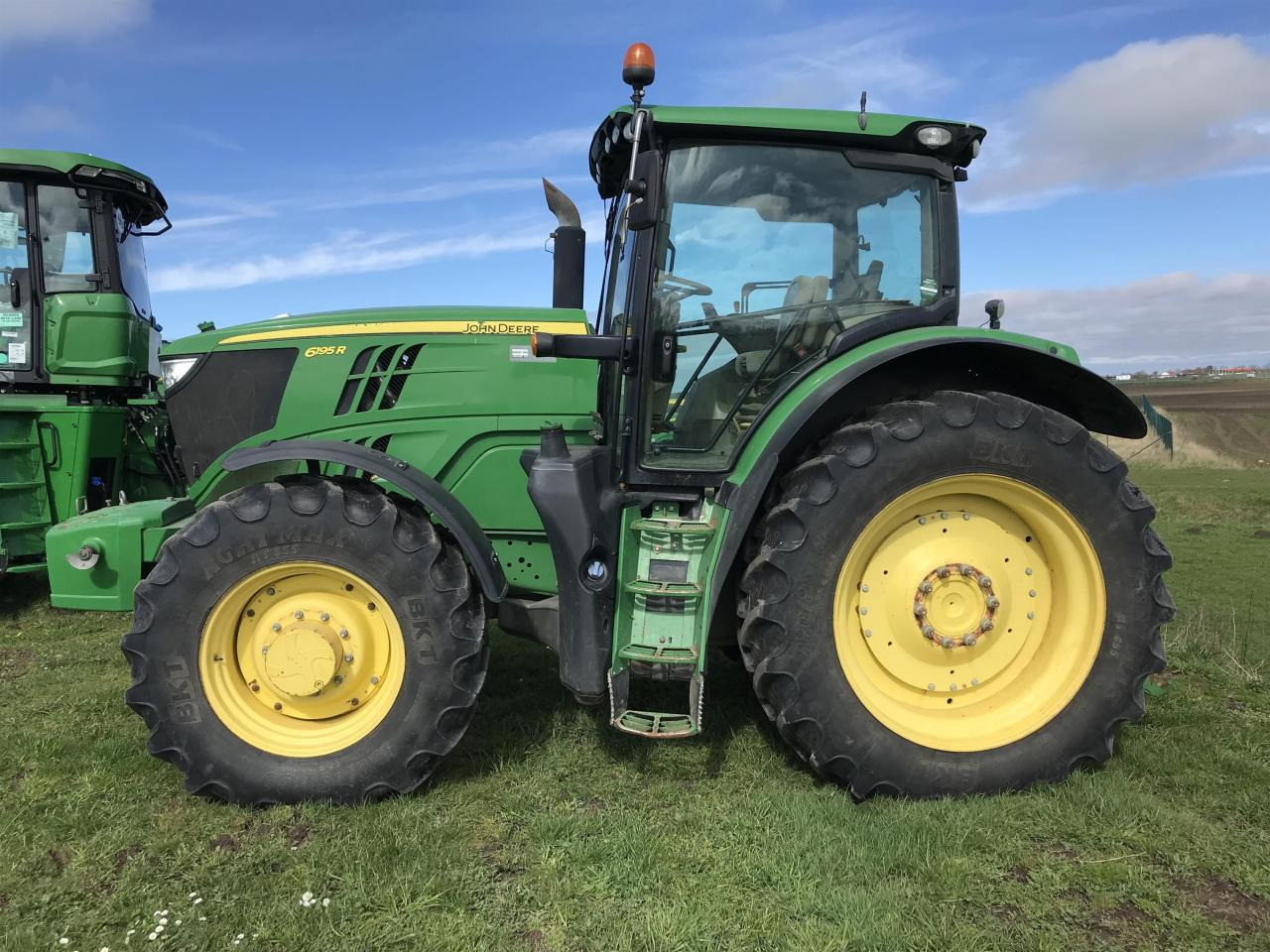 John Deere 6195R - Traktors: foto 1 John Deere 6195R - Traktors: foto 1