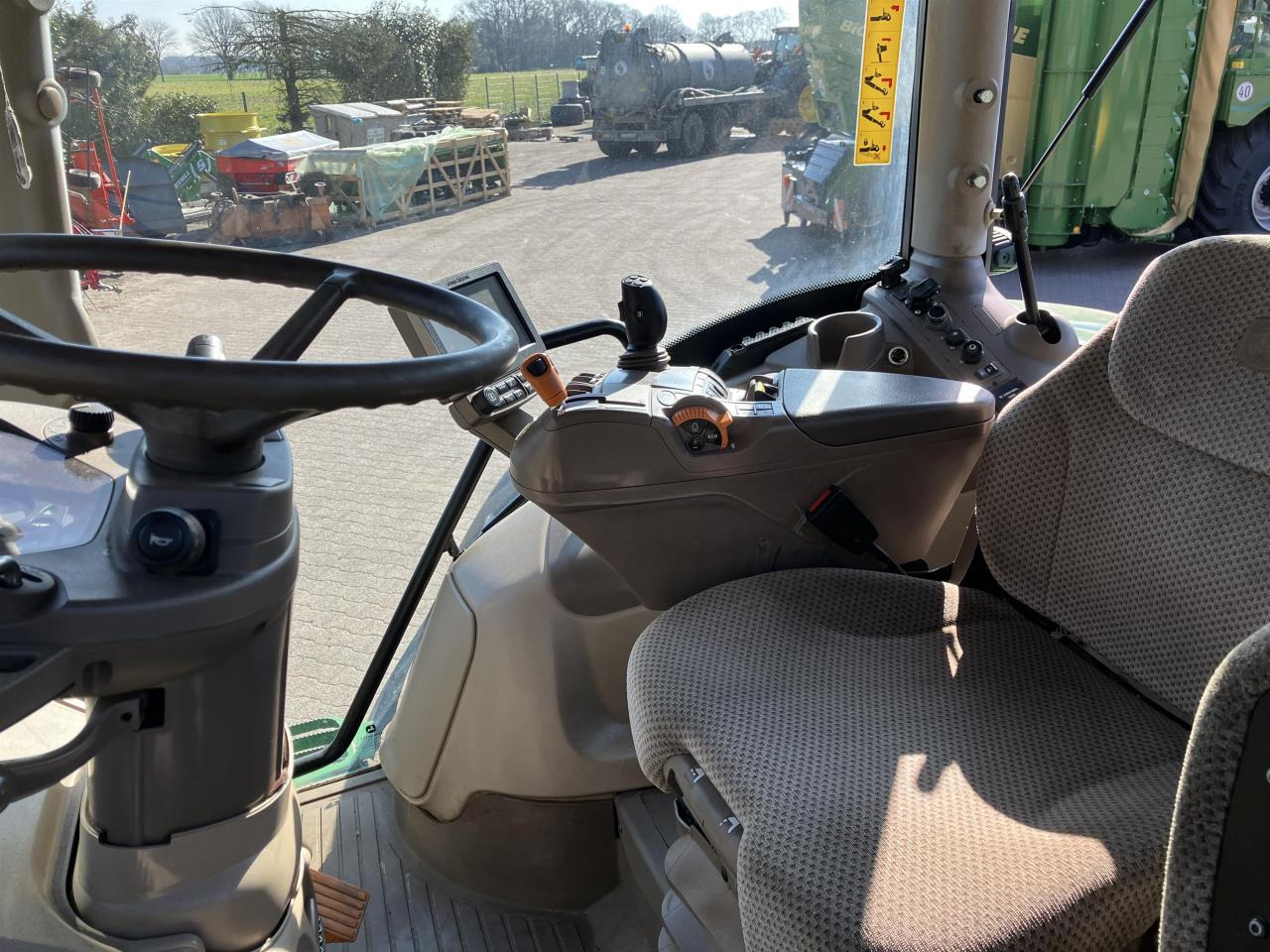 John Deere 6195R - Traktors: foto 4 John Deere 6195R - Traktors: foto 4