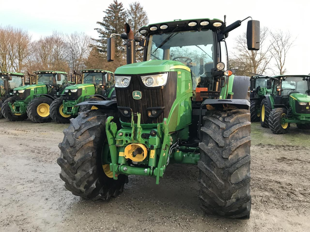 John Deere 6215R - Traktors: foto 3 John Deere 6215R - Traktors: foto 3