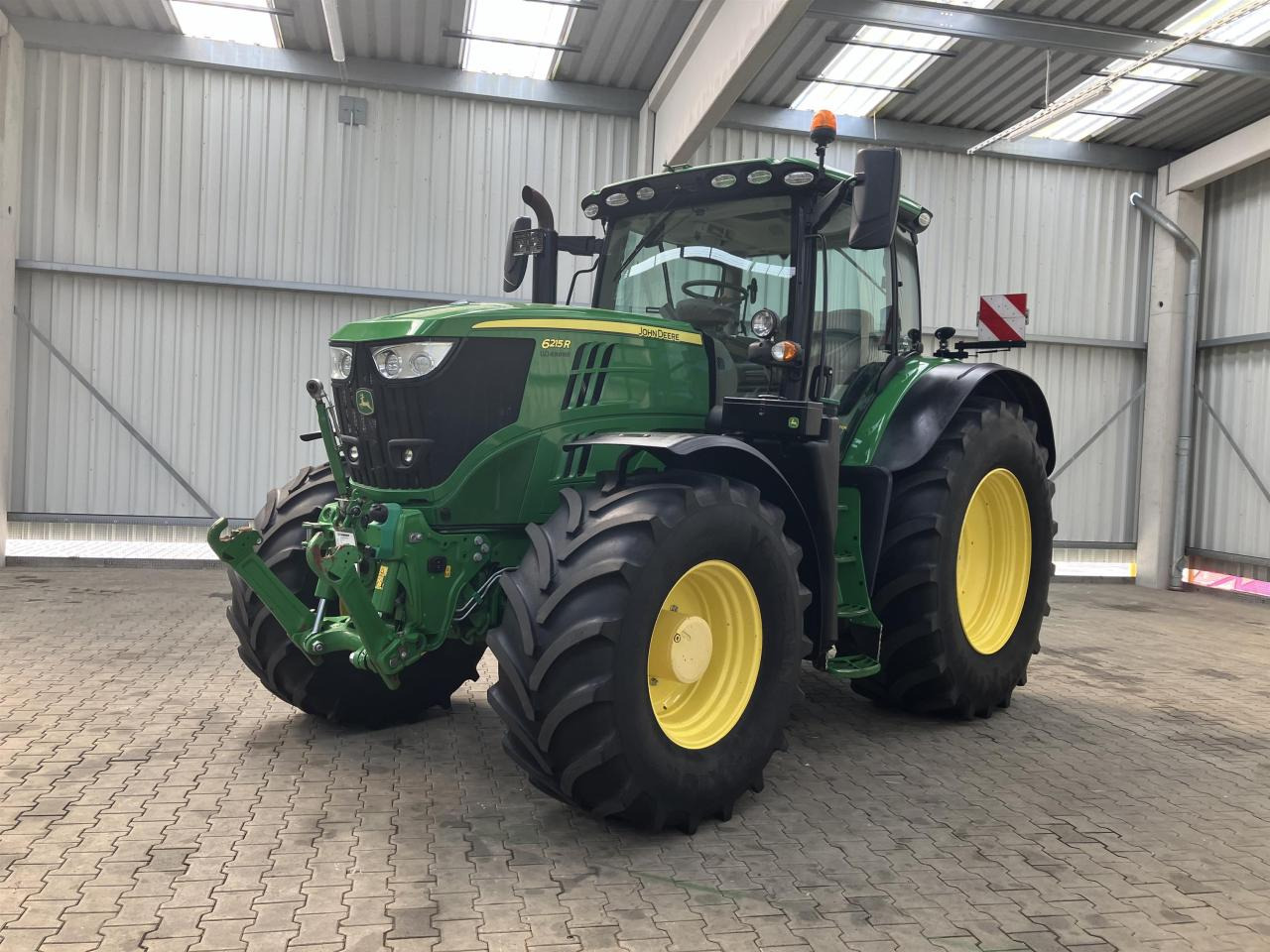 John Deere 6215R - Traktors: foto 1 John Deere 6215R - Traktors: foto 1