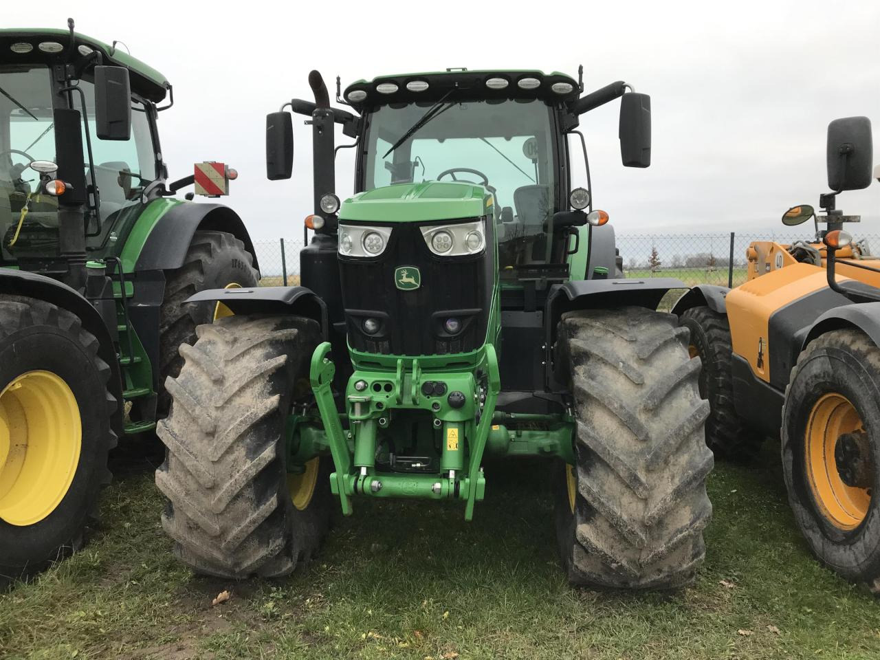 John Deere 6215R - Traktors: foto 3 John Deere 6215R - Traktors: foto 3