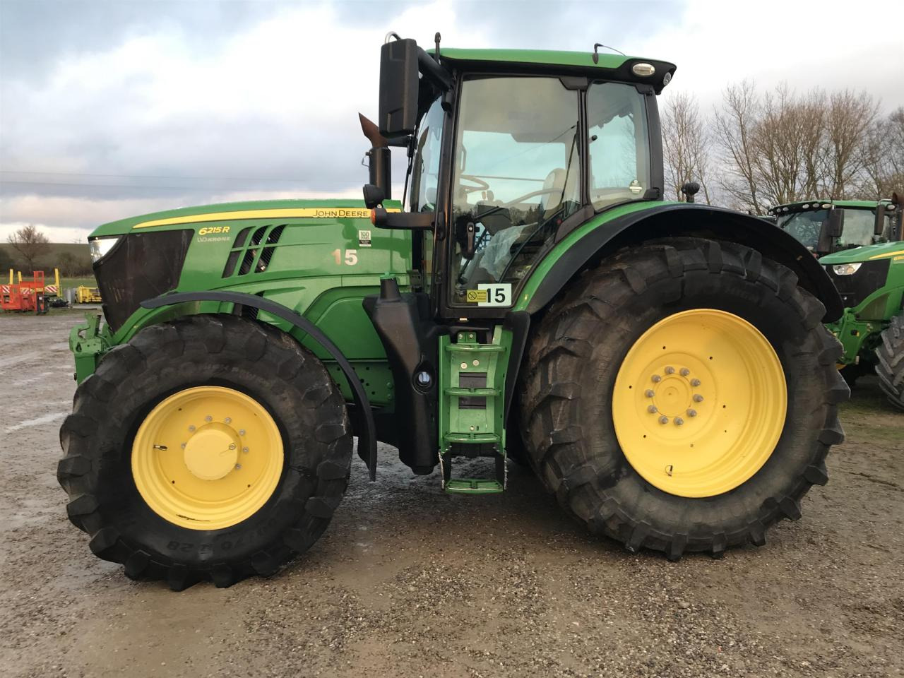 John Deere 6215R - Traktors: foto 1 John Deere 6215R - Traktors: foto 1