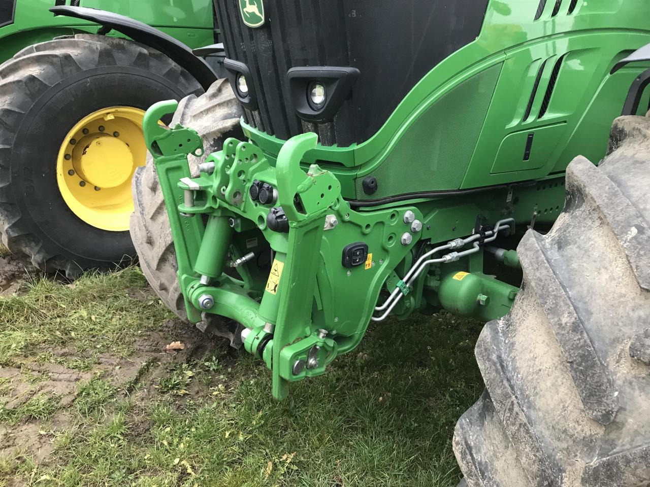John Deere 6215R - Traktors: foto 4 John Deere 6215R - Traktors: foto 4