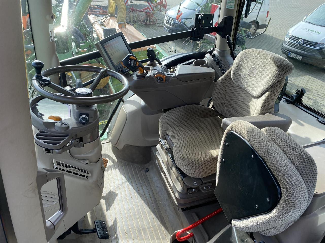 John Deere 6215R - Traktors: foto 4 John Deere 6215R - Traktors: foto 4