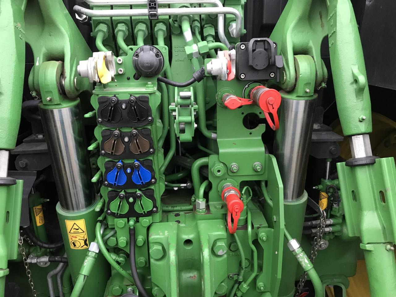 John Deere 6215R - Traktors: foto 5 John Deere 6215R - Traktors: foto 5