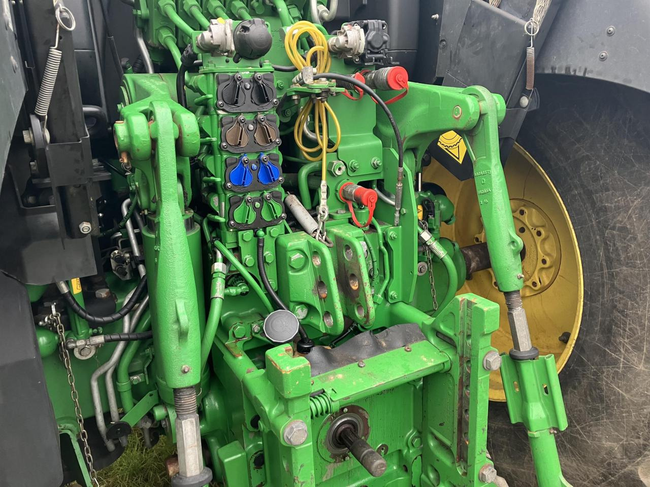 John Deere 6215R - Traktors: foto 5 John Deere 6215R - Traktors: foto 5