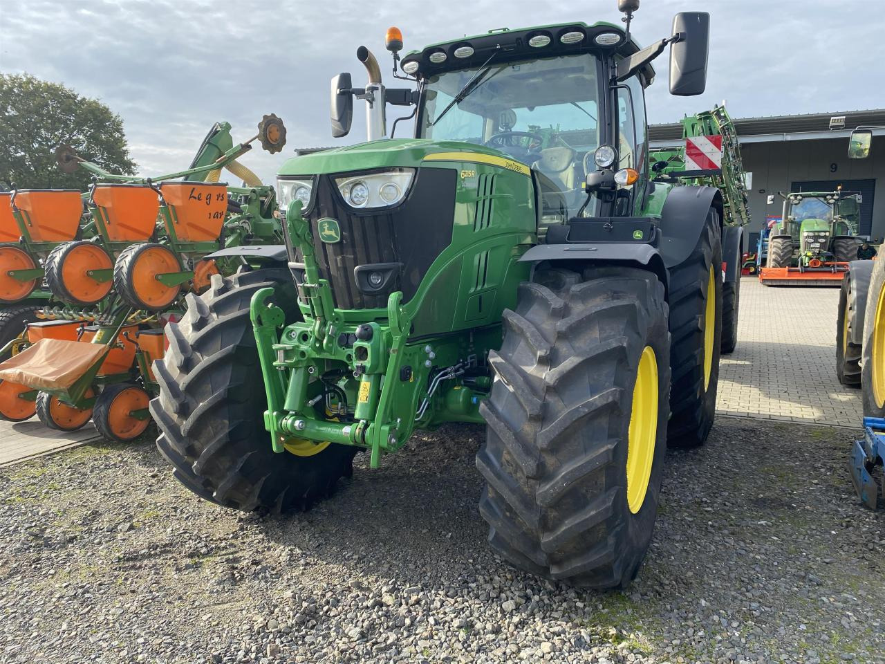 John Deere 6215R - Traktors: foto 2 John Deere 6215R - Traktors: foto 2