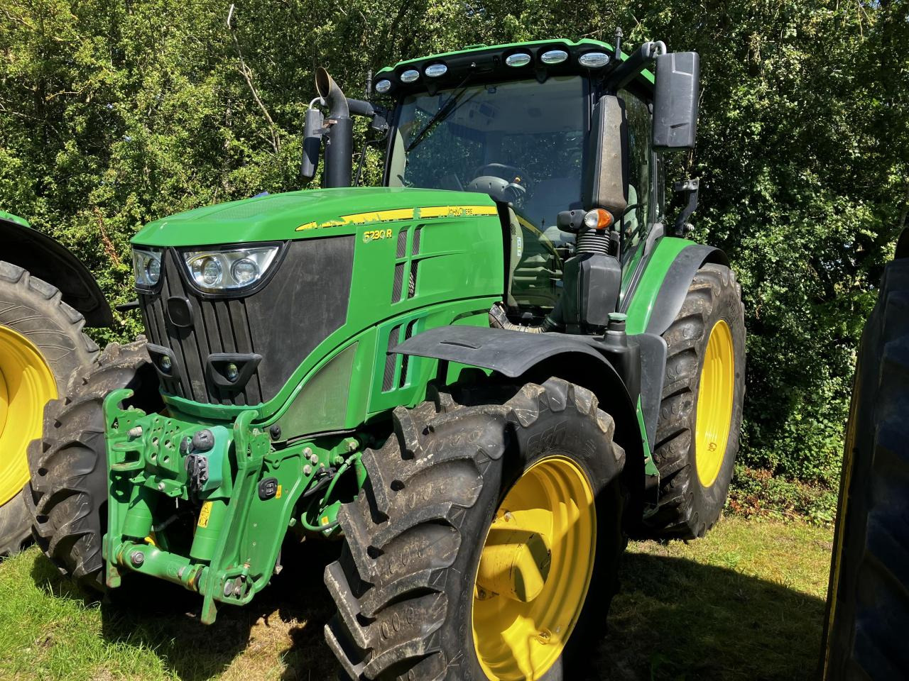 John Deere 6230R - Traktors: foto 1 John Deere 6230R - Traktors: foto 1