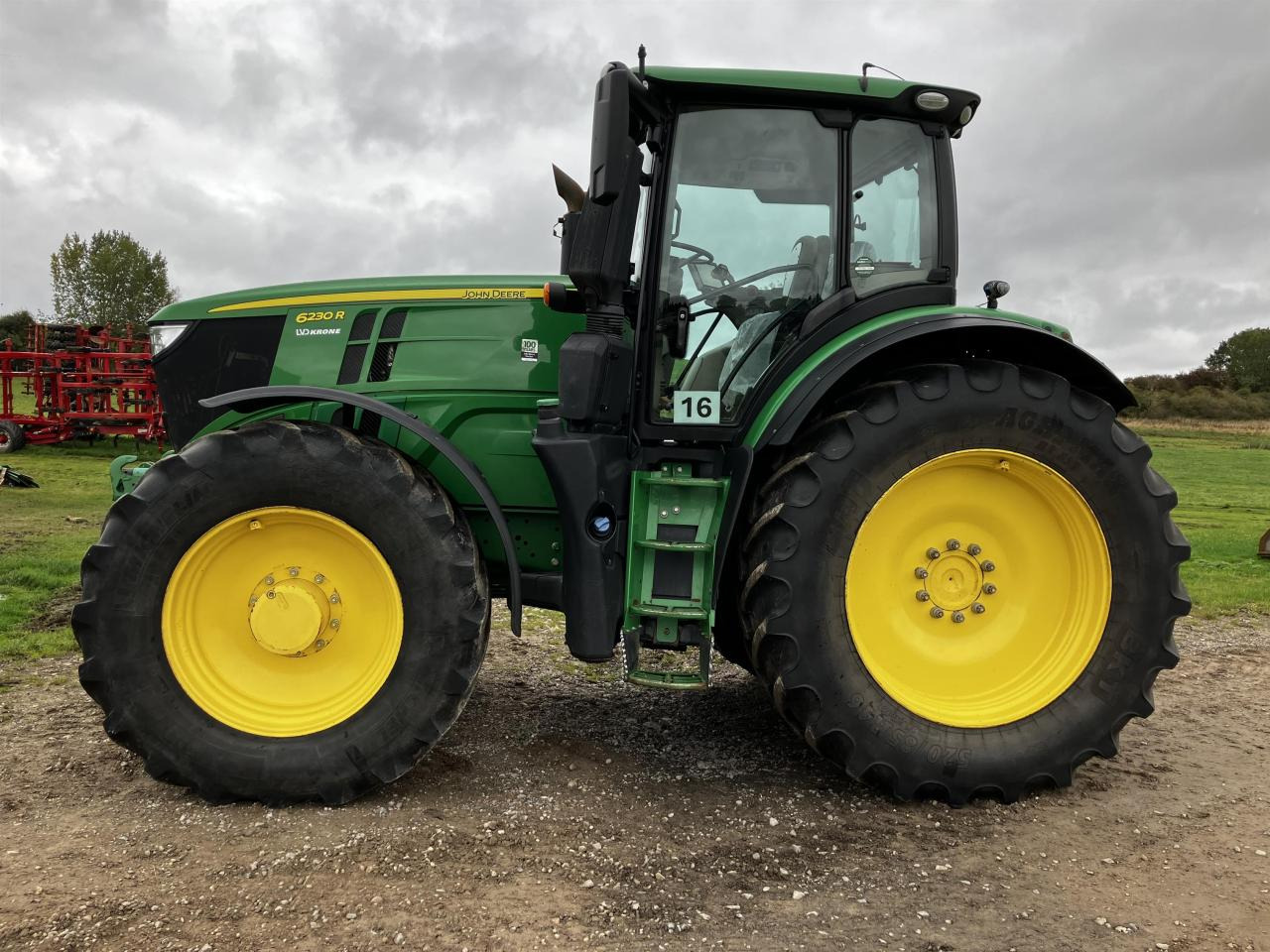 John Deere 6230R - Traktors: foto 1 John Deere 6230R - Traktors: foto 1