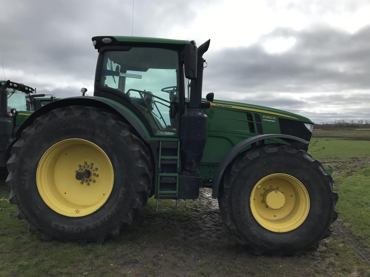 John Deere 6250R - Traktors: foto 2 John Deere 6250R - Traktors: foto 2