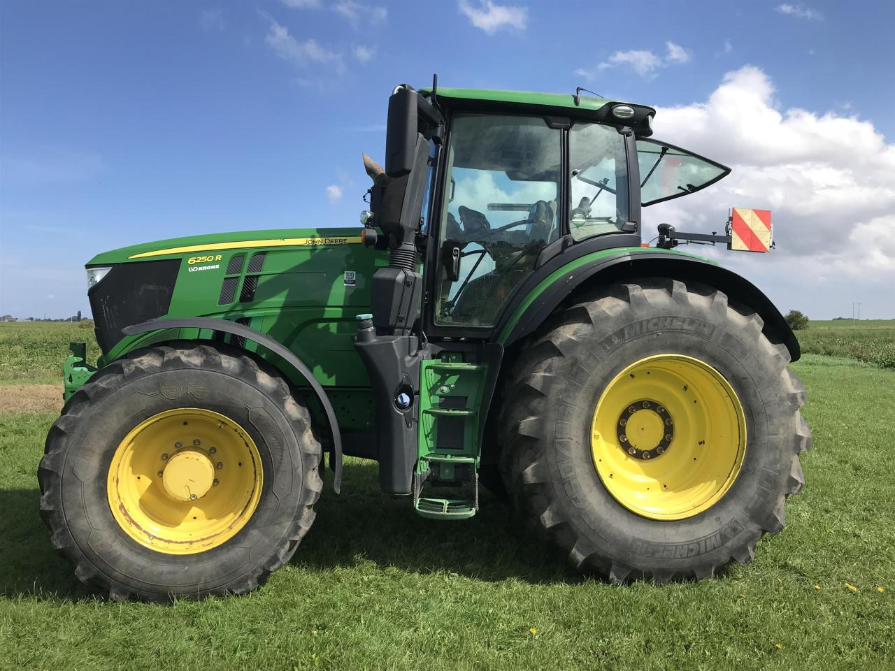 John Deere 6250R - Traktors: foto 1 John Deere 6250R - Traktors: foto 1