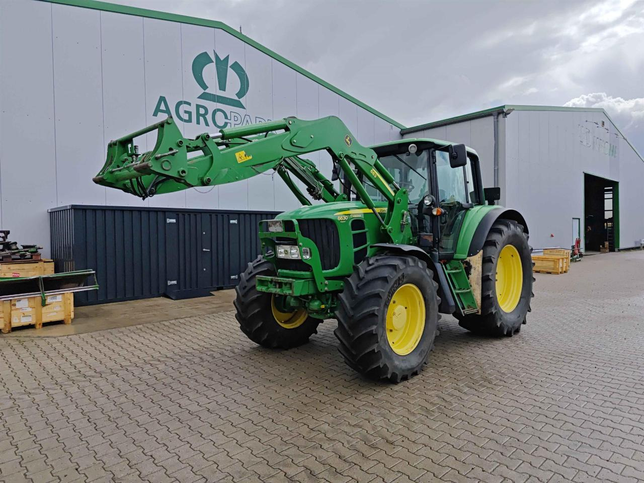 John Deere 6630 PREMIUM - Traktors: foto 1 John Deere 6630 PREMIUM - Traktors: foto 1