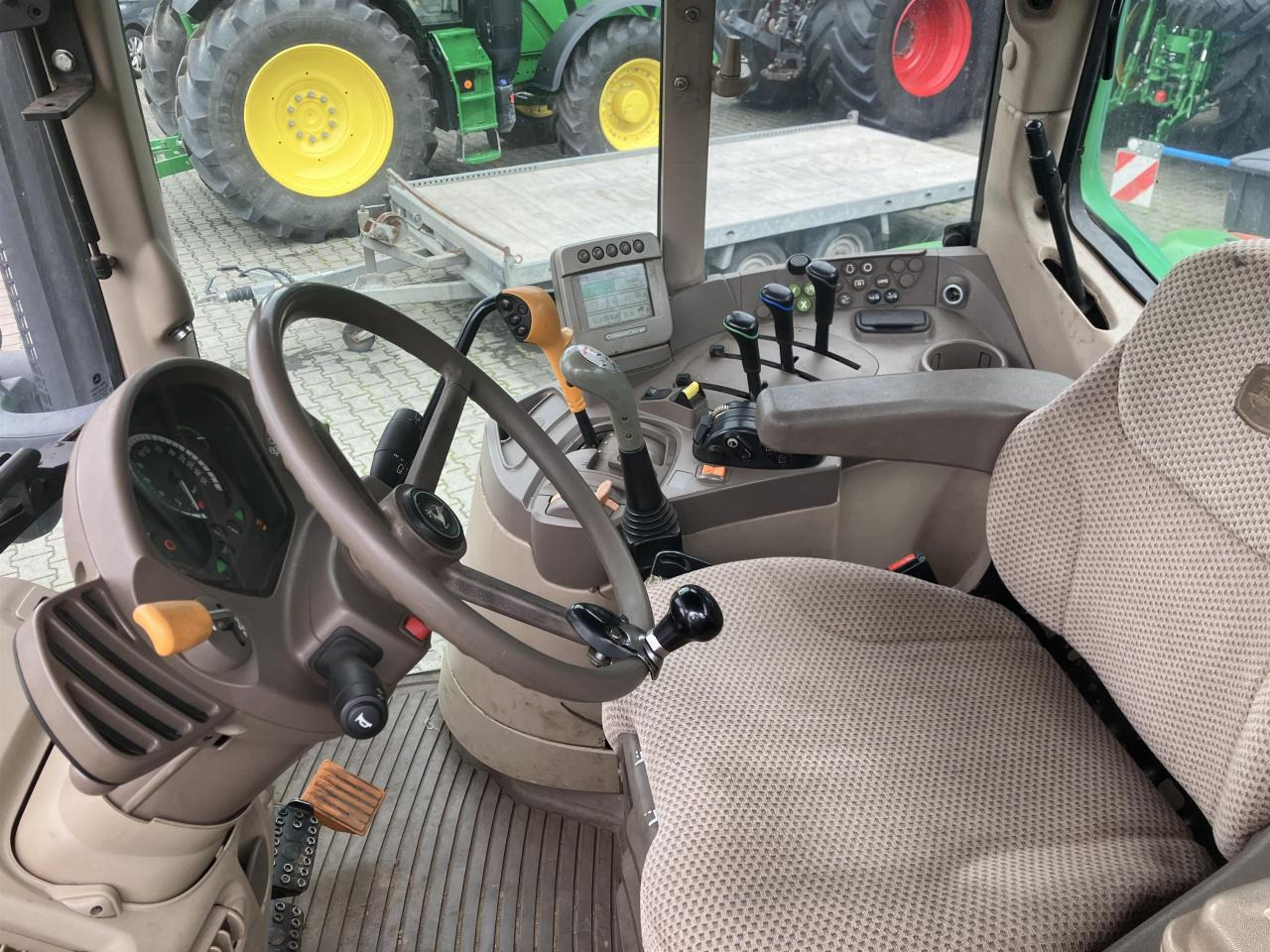 John Deere 6630 PREMIUM - Traktors: foto 4 John Deere 6630 PREMIUM - Traktors: foto 4