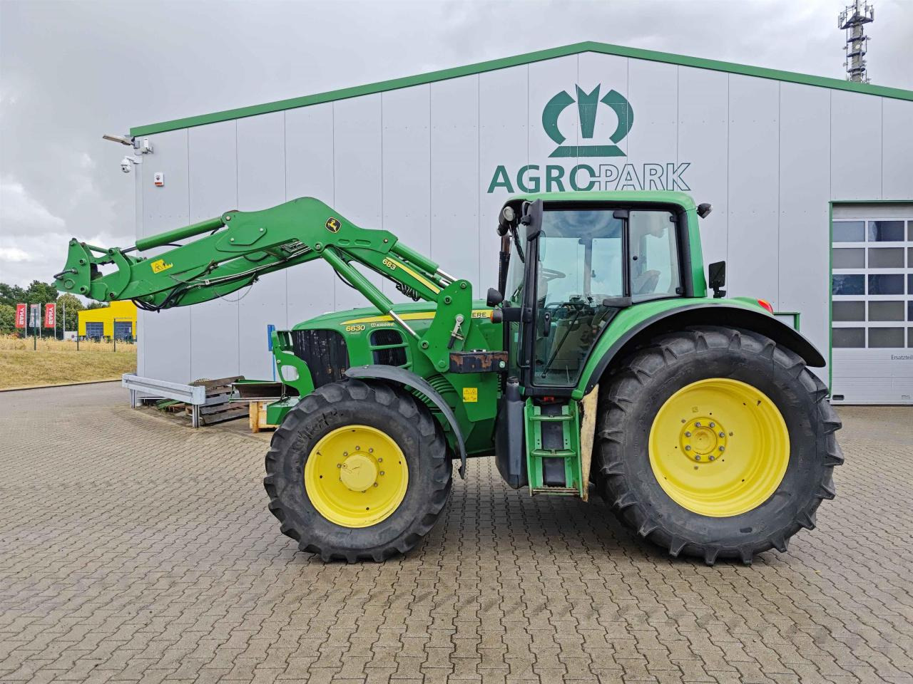 John Deere 6630 PREMIUM - Traktors: foto 2 John Deere 6630 PREMIUM - Traktors: foto 2