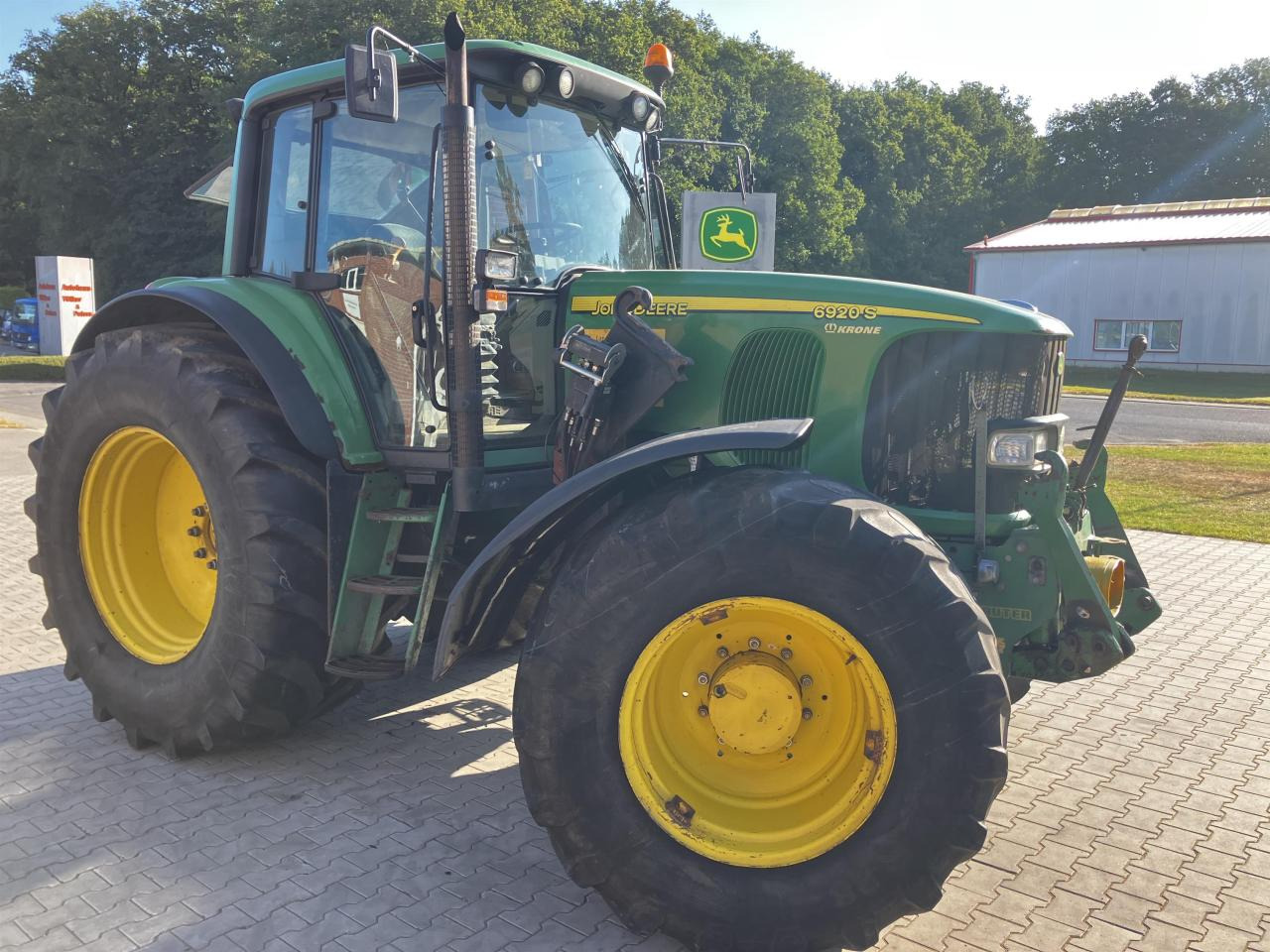 John Deere 6920 S - Traktors: foto 1 John Deere 6920 S - Traktors: foto 1