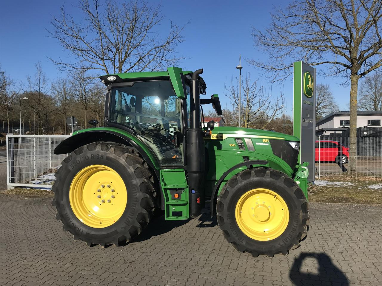 John Deere 6R 130 - Traktors: foto 2 John Deere 6R 130 - Traktors: foto 2