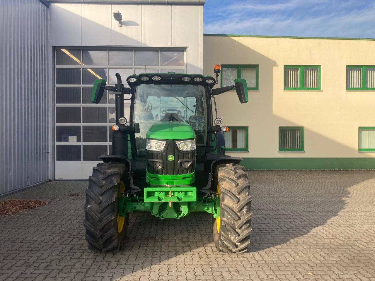 John Deere 6R 130 - Traktors: foto 3 John Deere 6R 130 - Traktors: foto 3