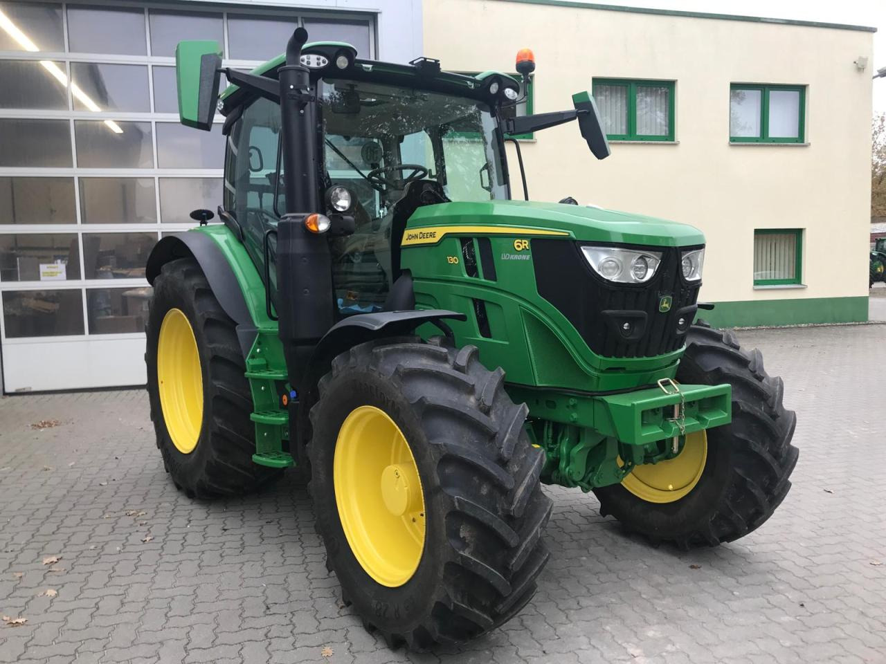 John Deere 6R 130 - Traktors: foto 3 John Deere 6R 130 - Traktors: foto 3