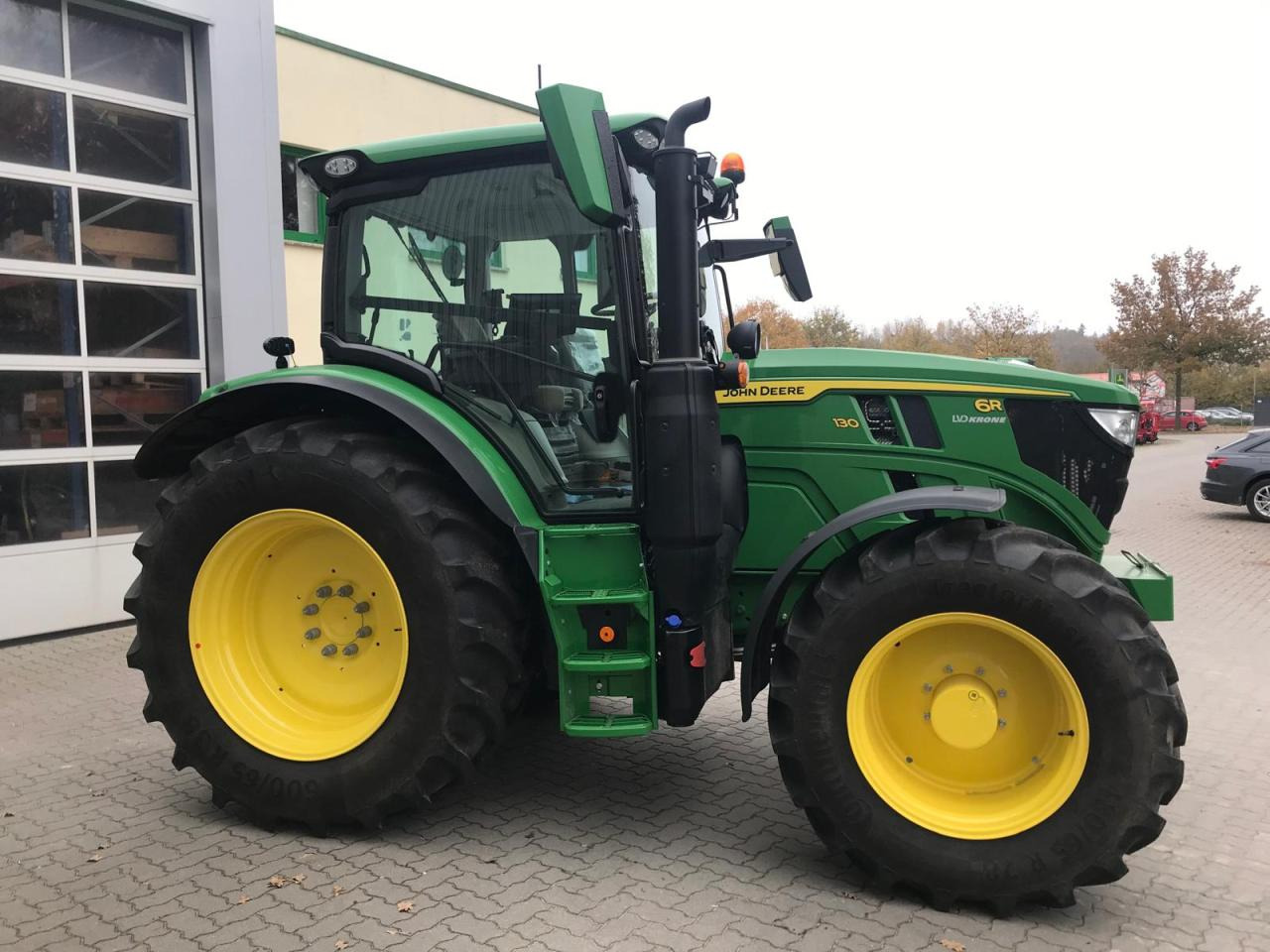 John Deere 6R 130 - Traktors: foto 2 John Deere 6R 130 - Traktors: foto 2
