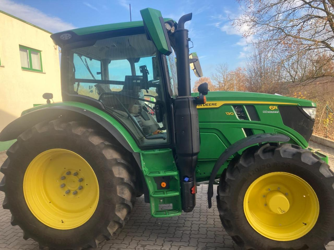 John Deere 6R 130 - Traktors: foto 2 John Deere 6R 130 - Traktors: foto 2