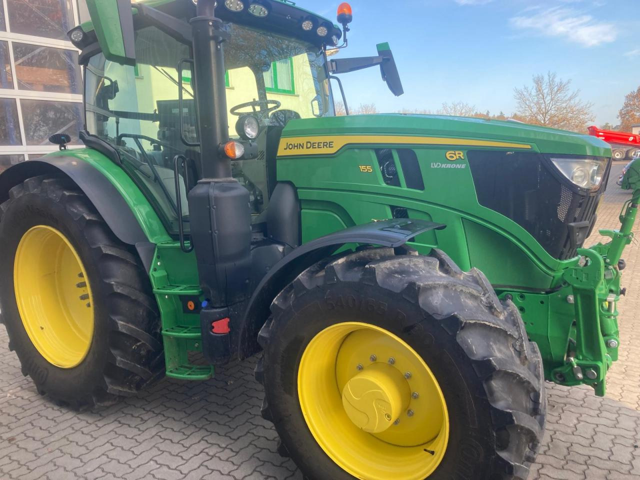 John Deere 6R 155 - Traktors: foto 2 John Deere 6R 155 - Traktors: foto 2