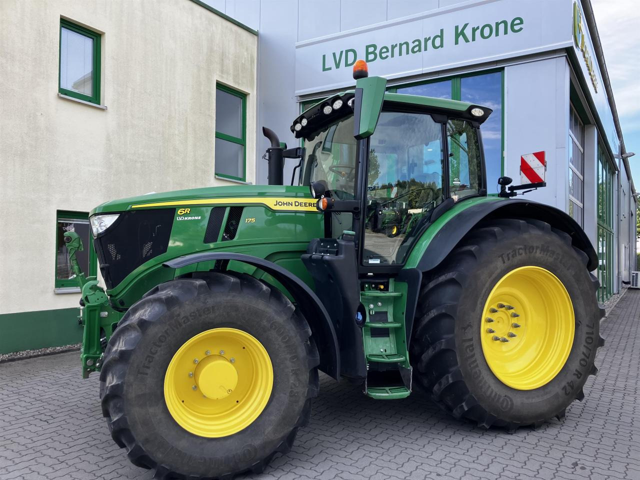 John Deere 6R 175 - Traktors: foto 1 John Deere 6R 175 - Traktors: foto 1