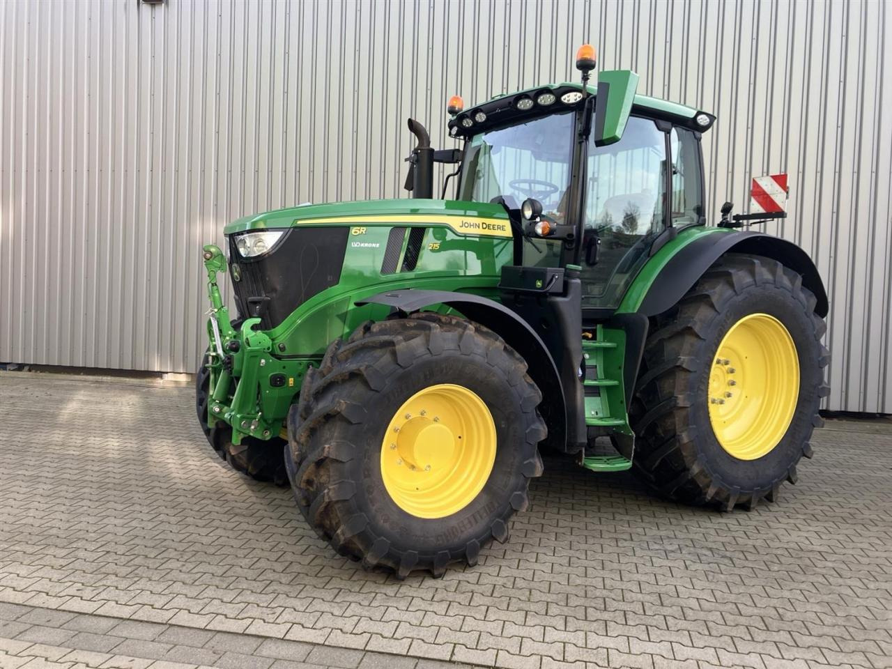 John Deere 6R 215 - Traktors: foto 1 John Deere 6R 215 - Traktors: foto 1