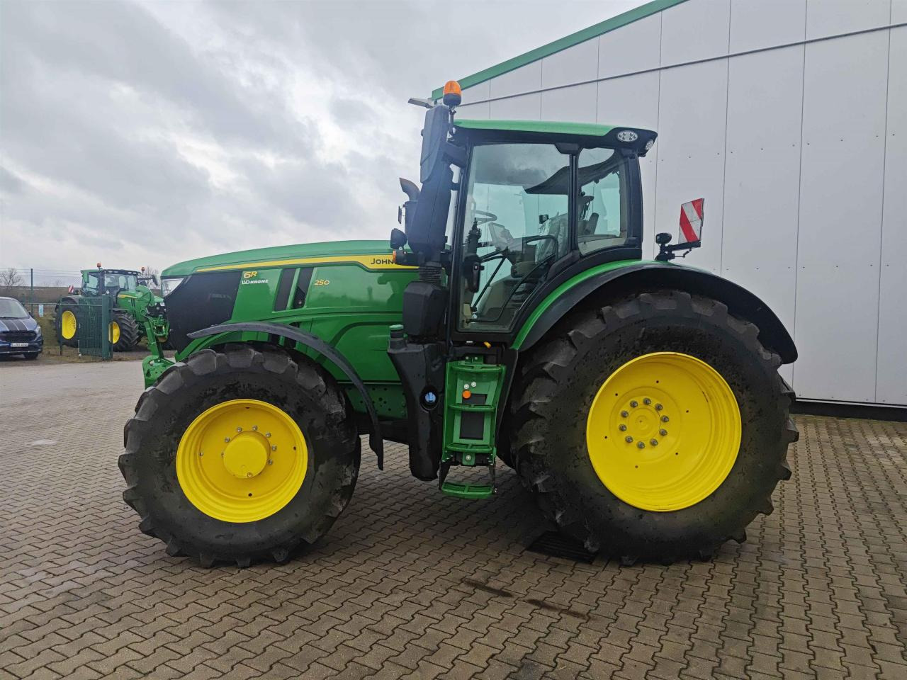 John Deere 6R 250 - Traktors: foto 4 John Deere 6R 250 - Traktors: foto 4