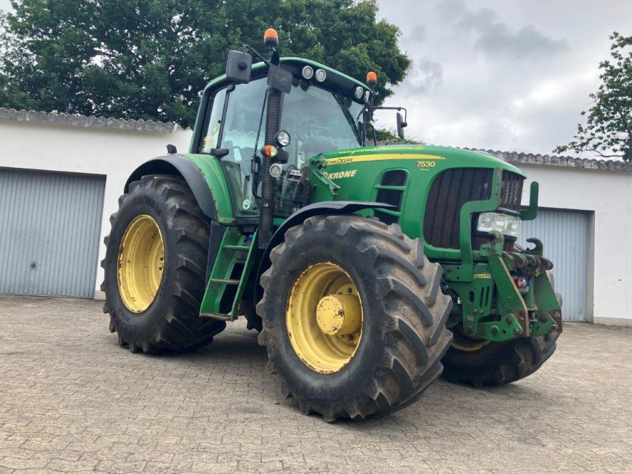 John Deere 7530 PREMIUM - Traktors: foto 3 John Deere 7530 PREMIUM - Traktors: foto 3