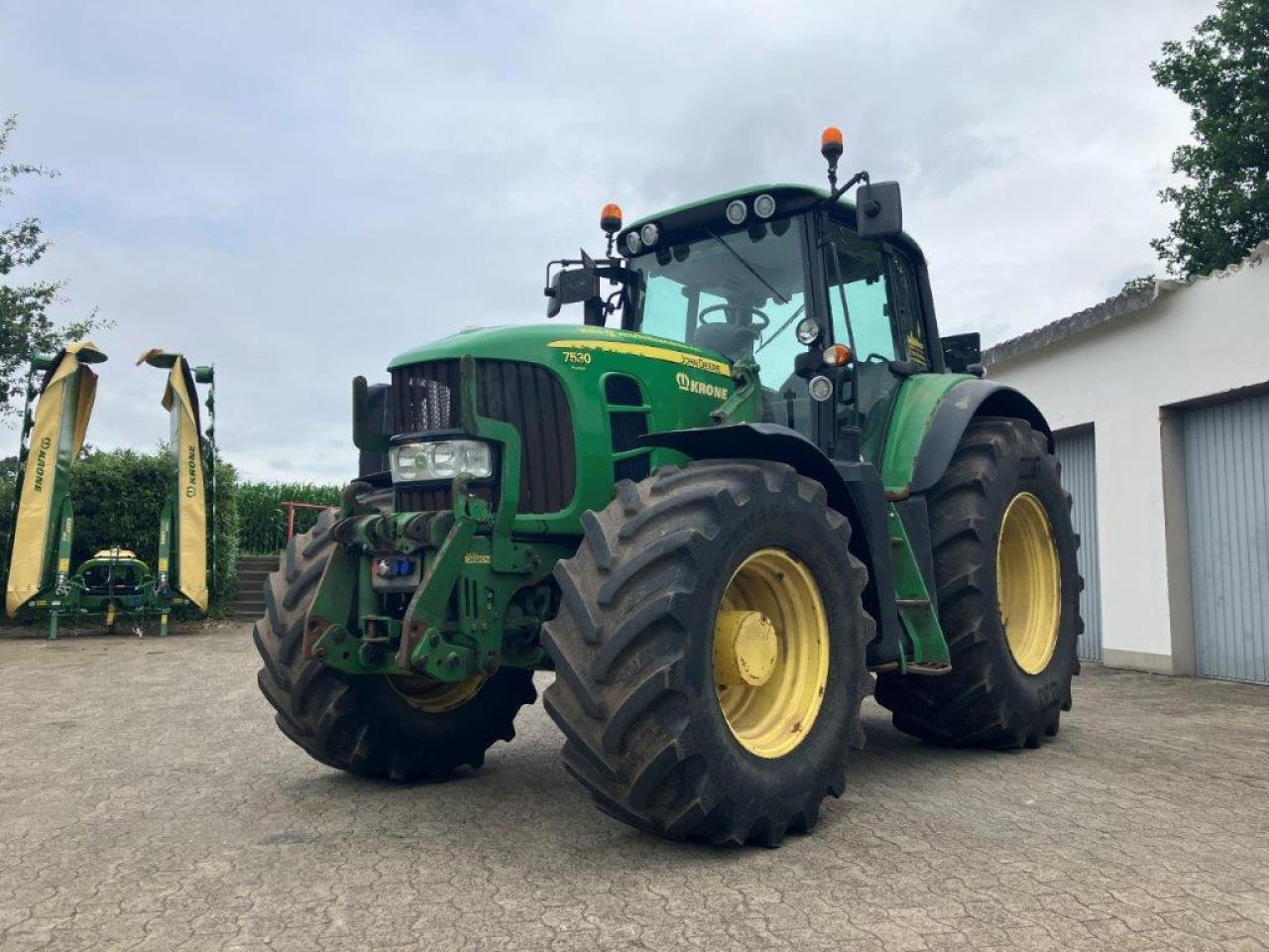 John Deere 7530 PREMIUM - Traktors: foto 2 John Deere 7530 PREMIUM - Traktors: foto 2