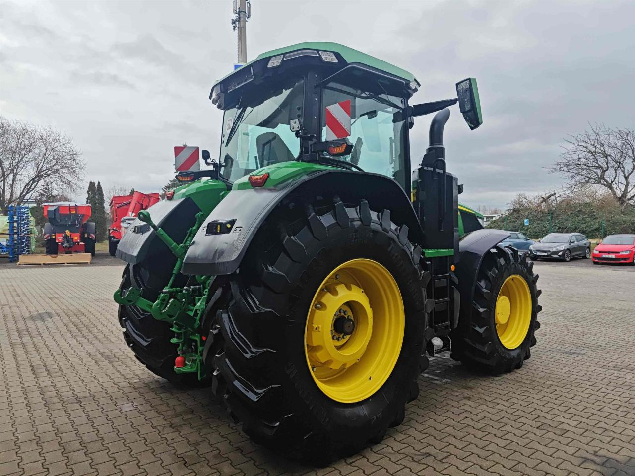 John Deere 7R 330 - Traktors: foto 4 John Deere 7R 330 - Traktors: foto 4