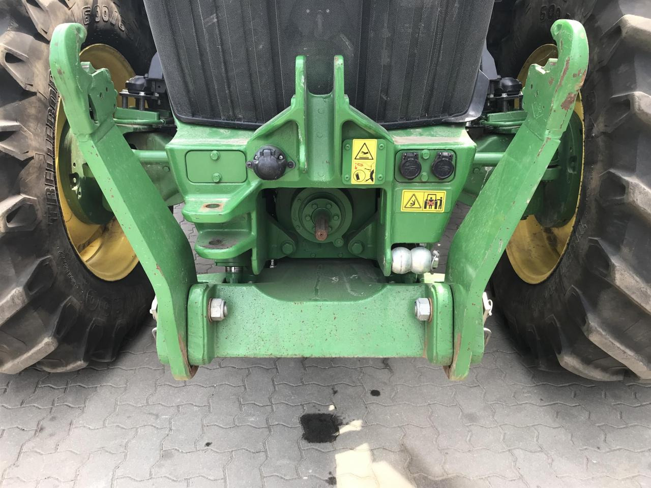 John Deere 7R 330 - Traktors: foto 4 John Deere 7R 330 - Traktors: foto 4