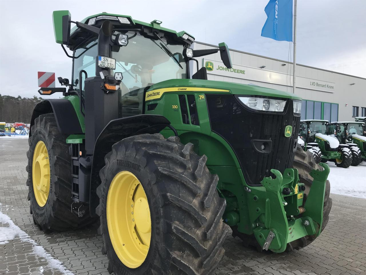 John Deere 7R 330 - Traktors: foto 2 John Deere 7R 330 - Traktors: foto 2