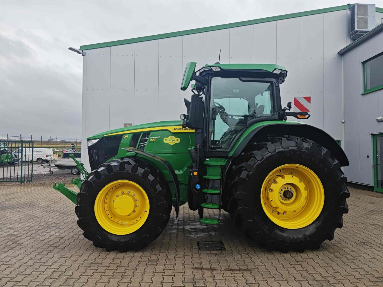 Traktors John Deere 7R 330: foto 8