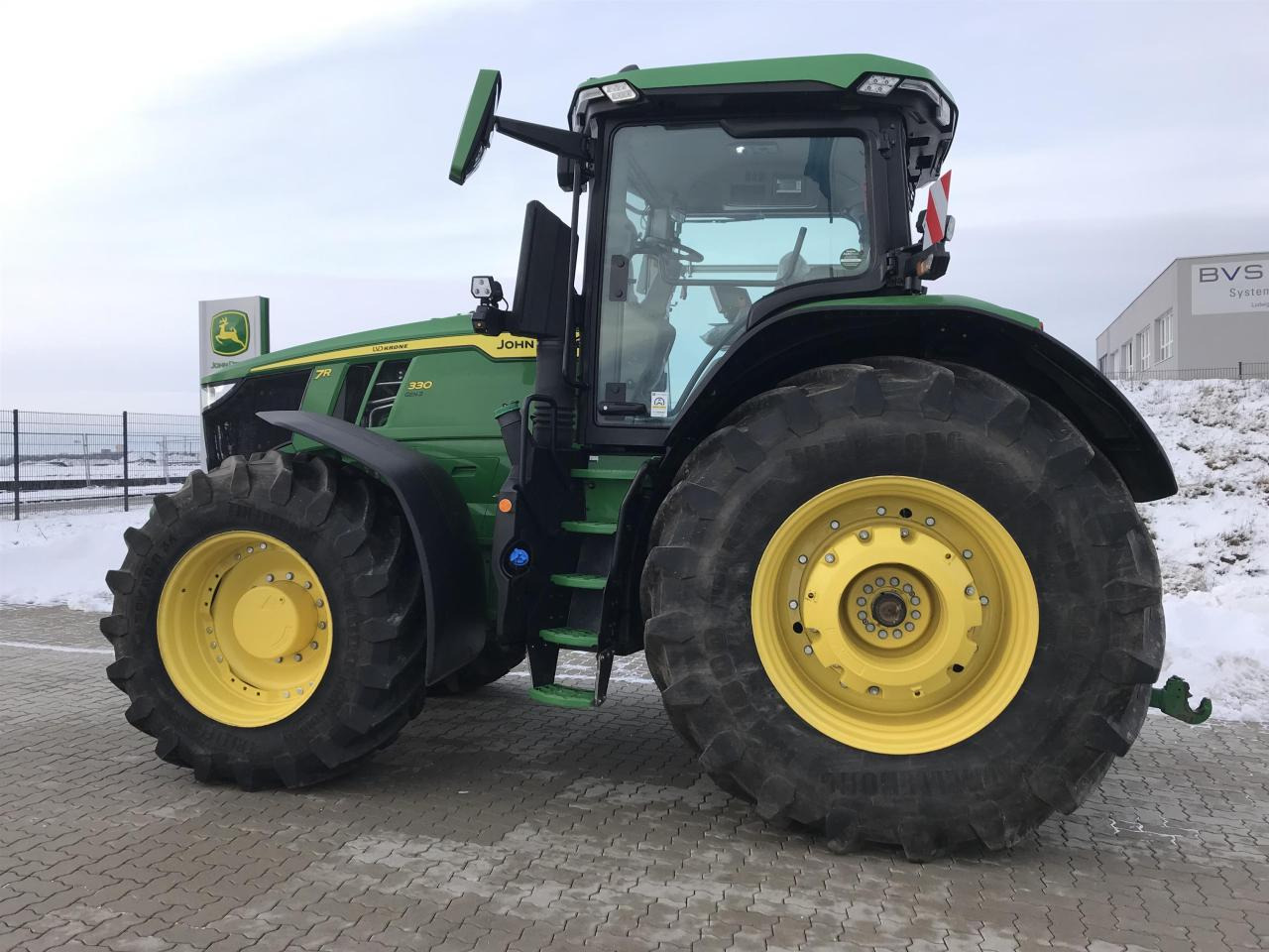 John Deere 7R 330 - Traktors: foto 1 John Deere 7R 330 - Traktors: foto 1