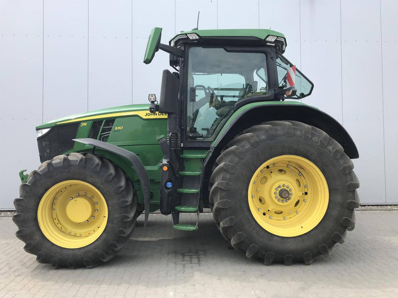 John Deere 7R 330 - Traktors: foto 1 John Deere 7R 330 - Traktors: foto 1