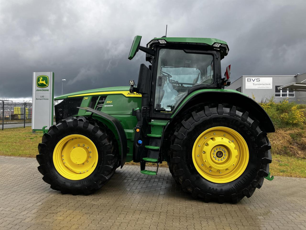 John Deere 7R 350 - Traktors: foto 1 John Deere 7R 350 - Traktors: foto 1