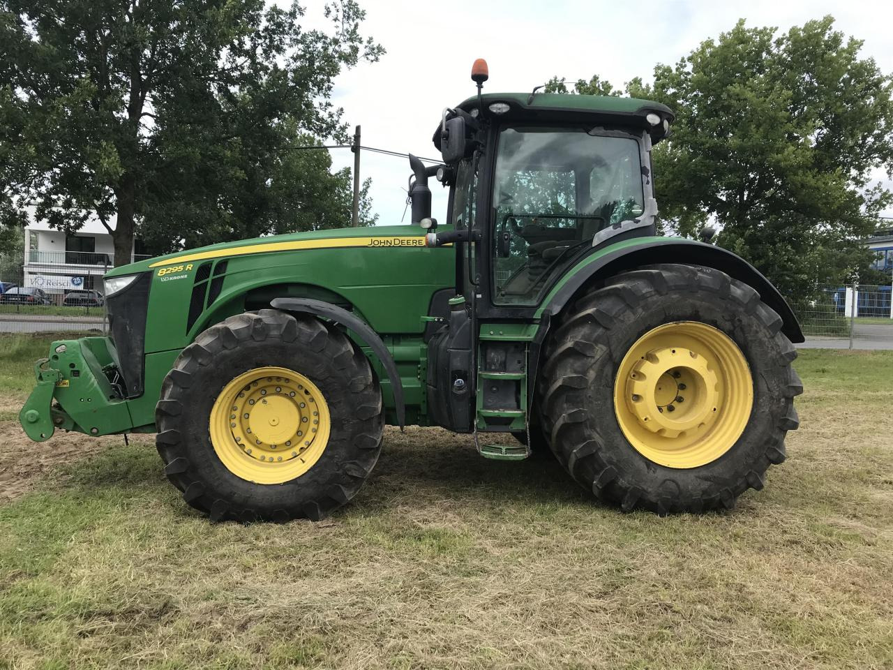 John Deere 8295R - Traktors: foto 1 John Deere 8295R - Traktors: foto 1