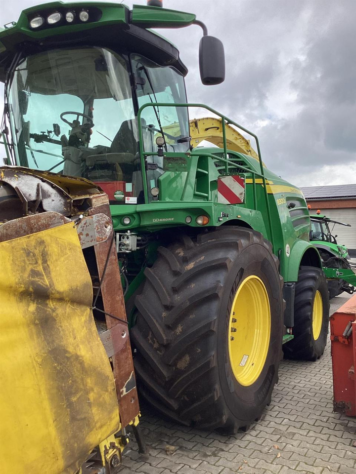 John Deere 8300 - Lopbarības kombains: foto 1 John Deere 8300 - Lopbarības kombains: foto 1