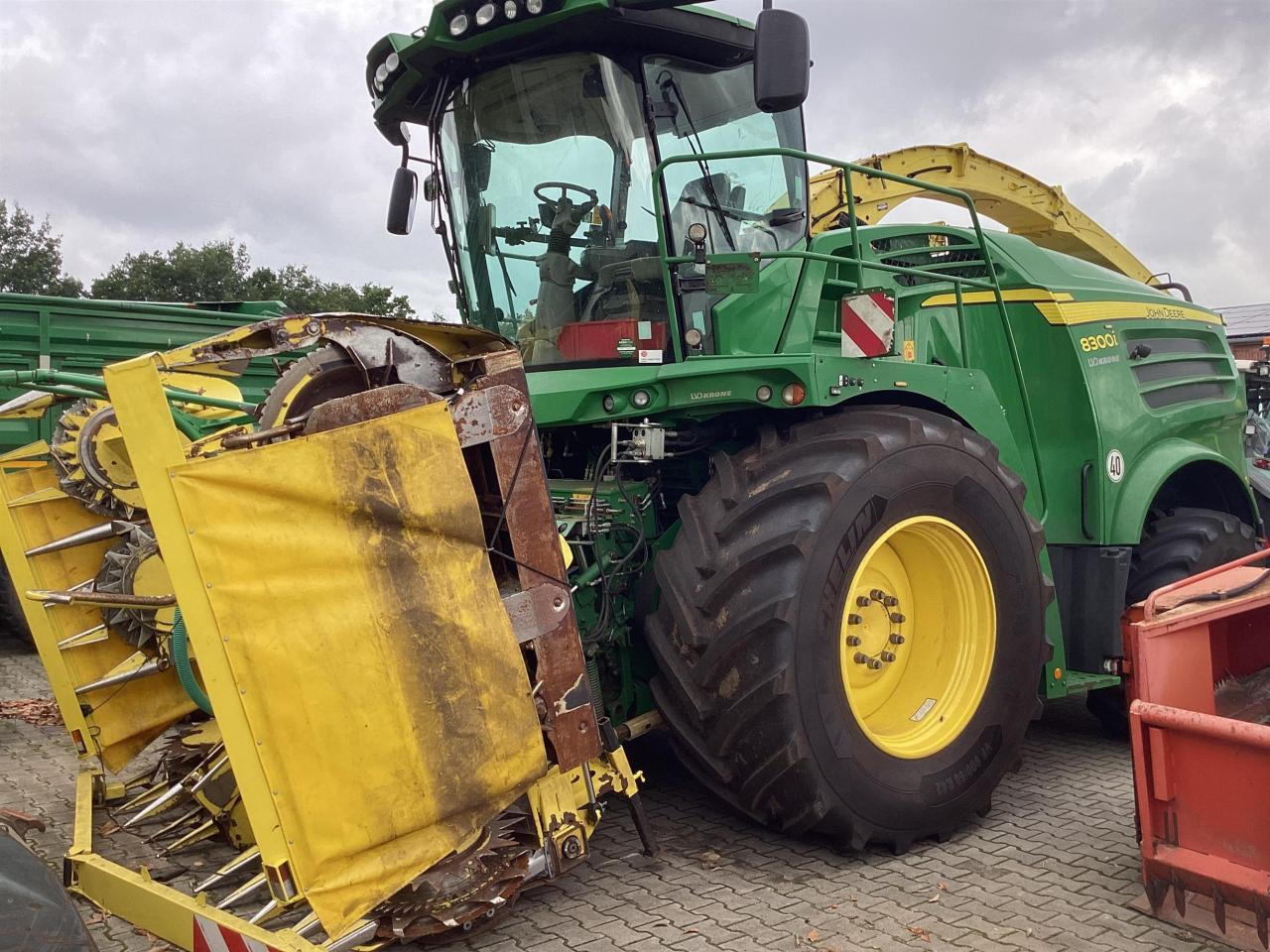 John Deere 8300 - Lopbarības kombains: foto 2 John Deere 8300 - Lopbarības kombains: foto 2