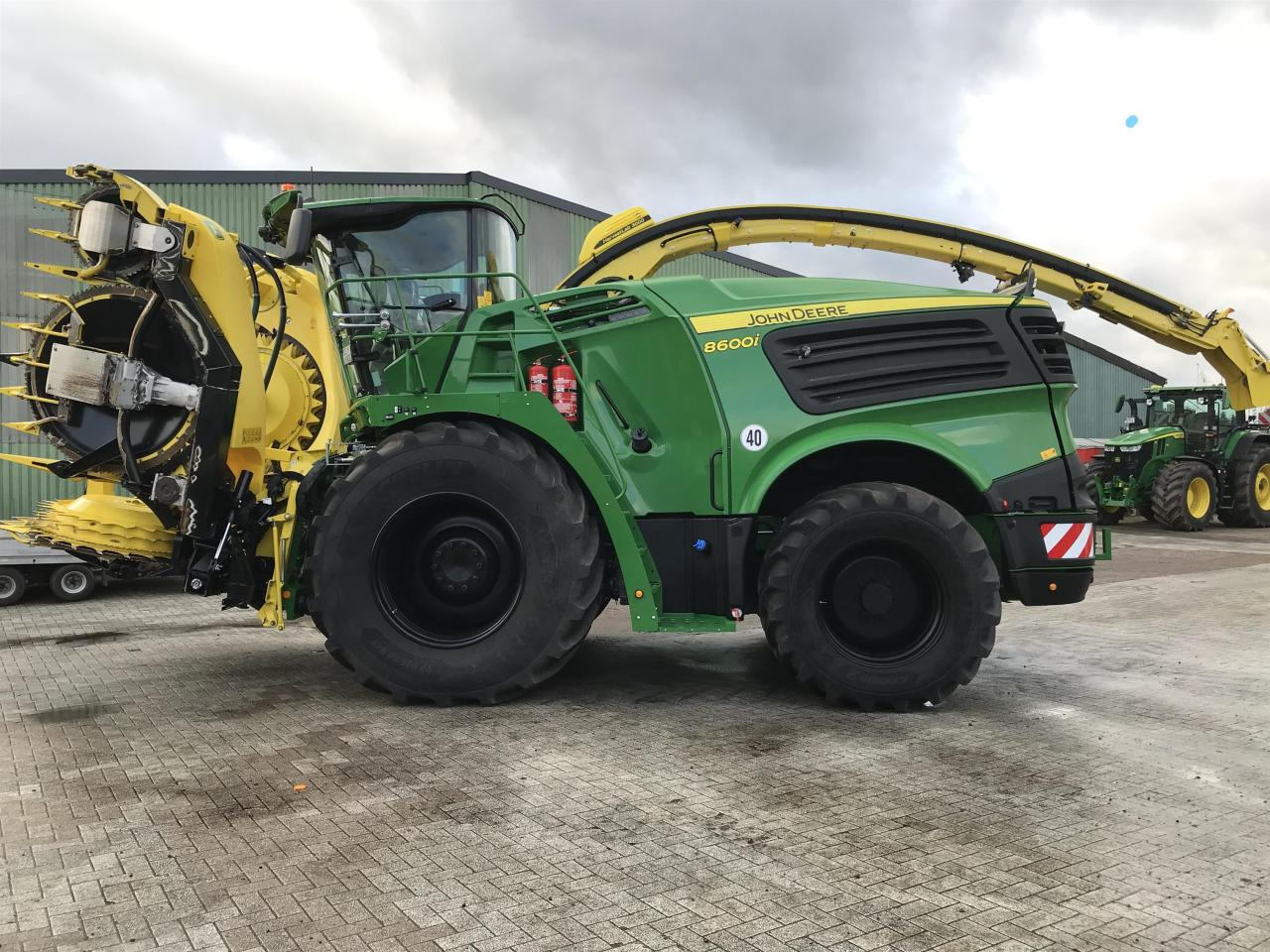John Deere 8600 - Lopbarības kombains: foto 1 John Deere 8600 - Lopbarības kombains: foto 1
