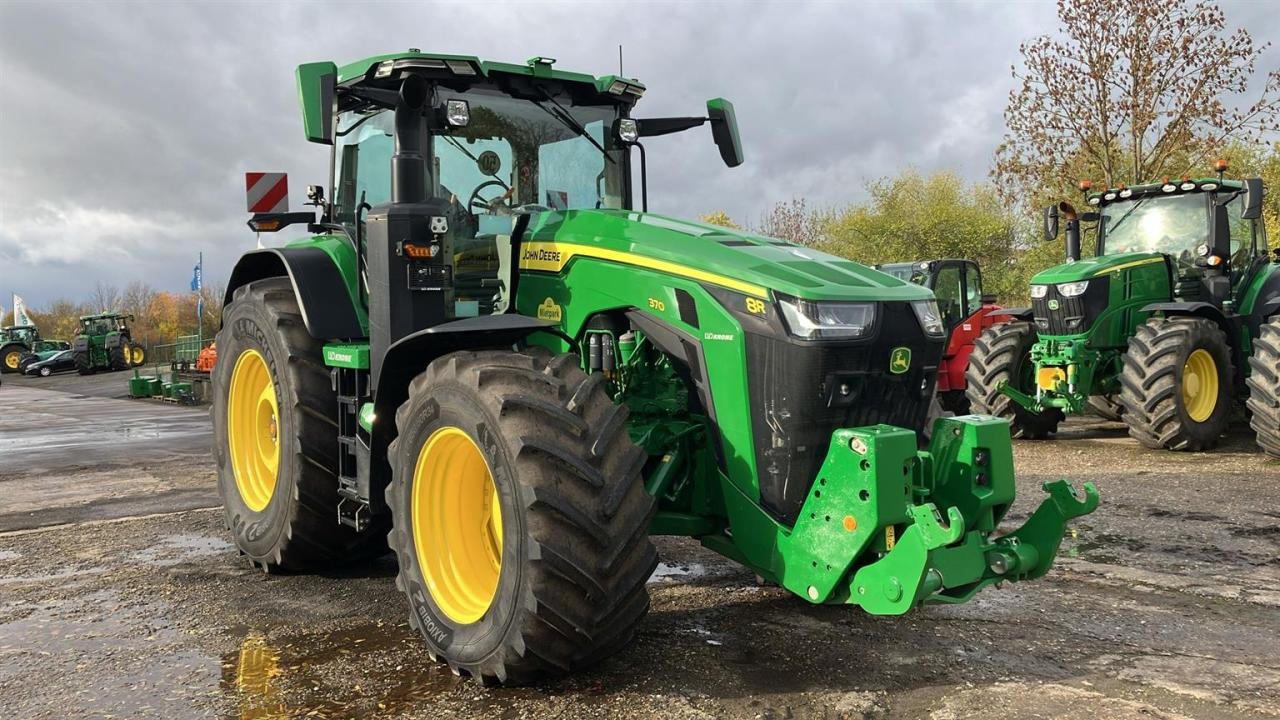 John Deere 8R 370 - Traktors: foto 1 John Deere 8R 370 - Traktors: foto 1