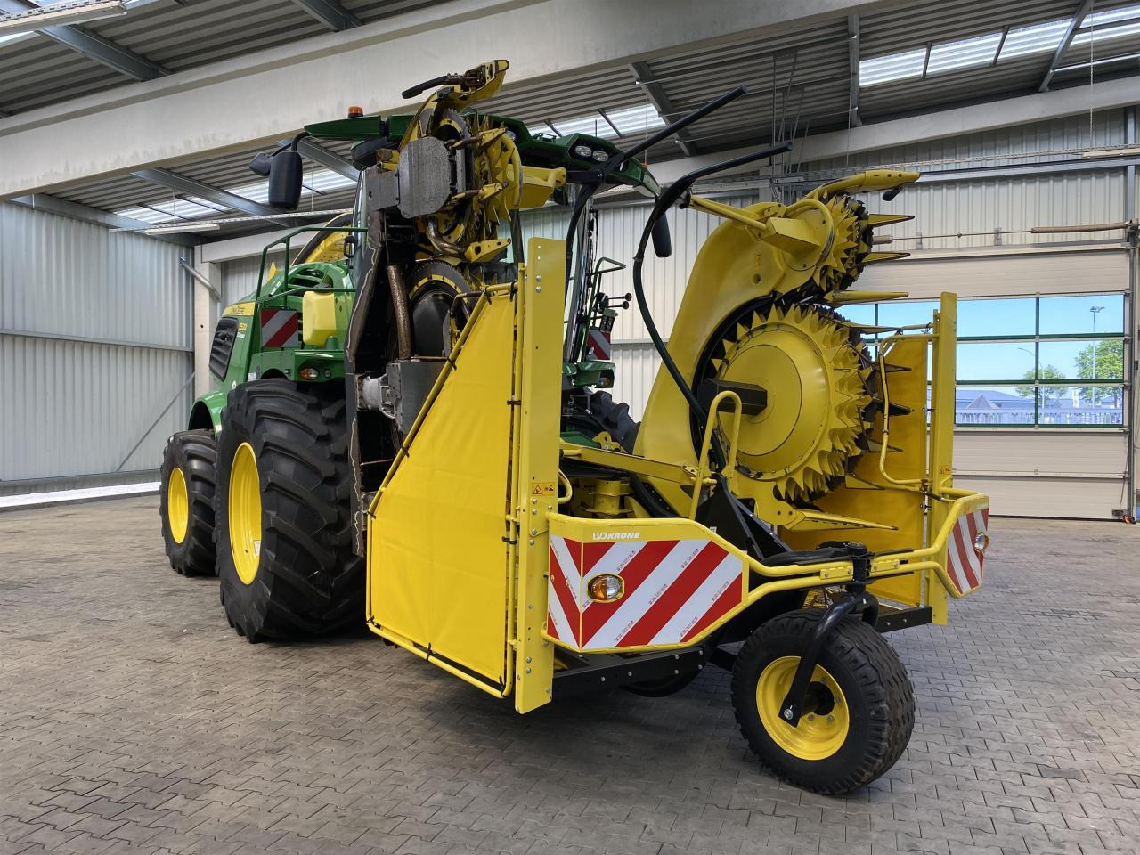 John Deere 9500i - Lopbarības kombains: foto 2 John Deere 9500i - Lopbarības kombains: foto 2
