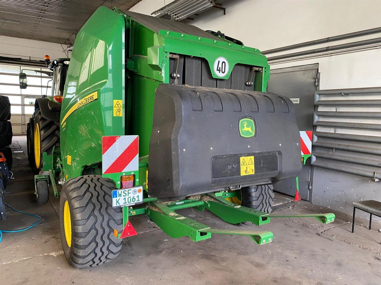 John Deere V451M MaxiCut 13 - Rituļu prese: foto 4 John Deere V451M MaxiCut 13 - Rituļu prese: foto 4