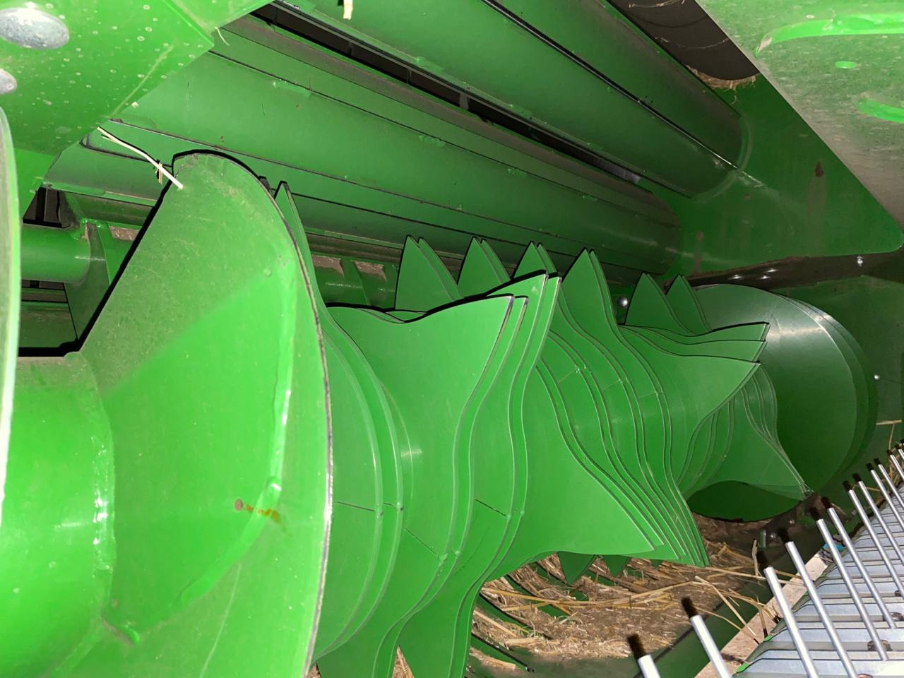 John Deere V451M MaxiCut 13 - Rituļu prese: foto 3 John Deere V451M MaxiCut 13 - Rituļu prese: foto 3