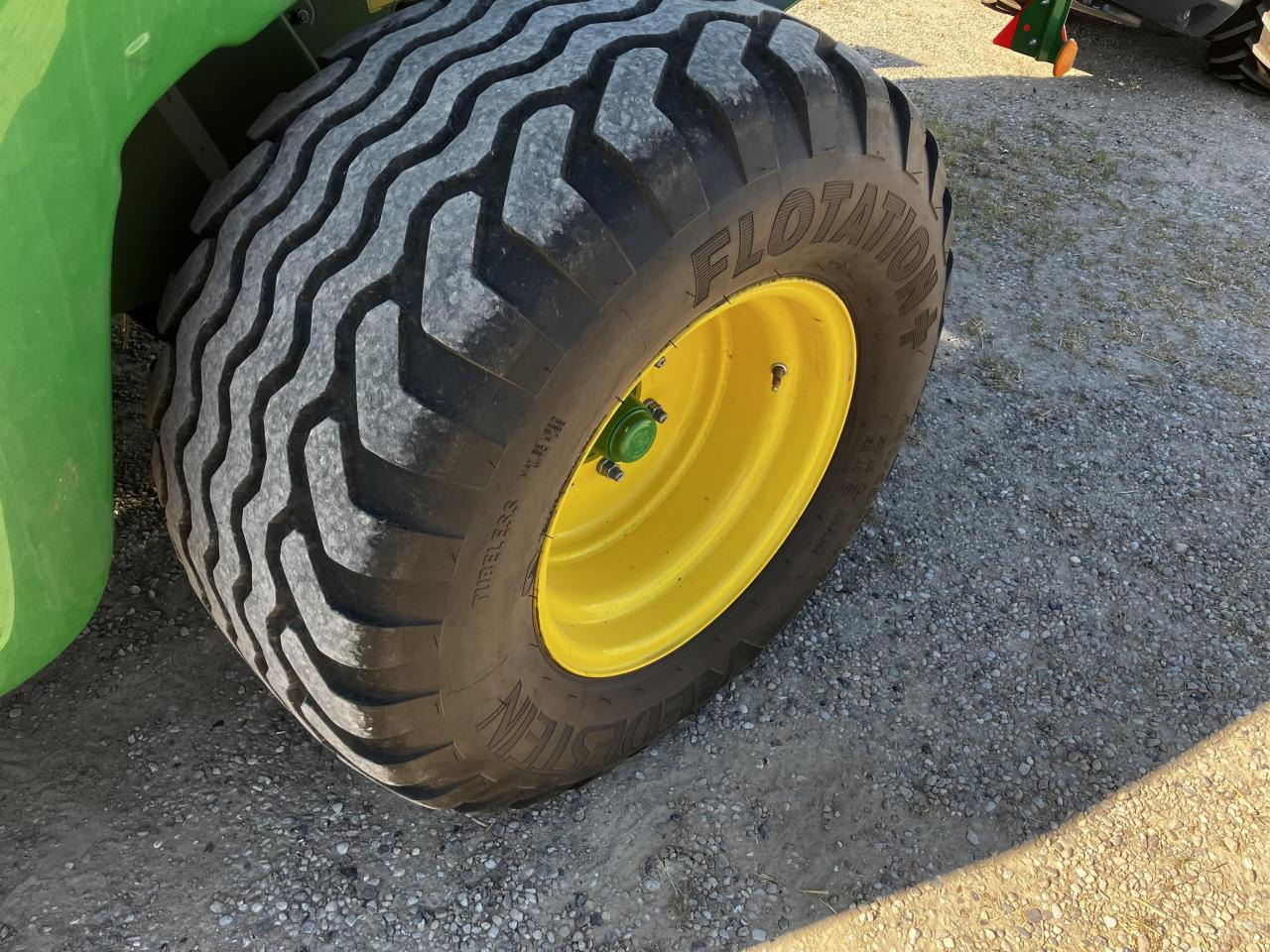 John Deere V461M MaxiCut HC13 - Rituļu prese: foto 4 John Deere V461M MaxiCut HC13 - Rituļu prese: foto 4