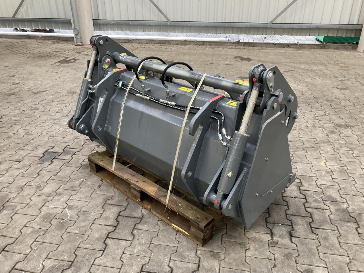 Kramer 1600 mm Silagebeißschaufel - Frontālais iekrāvējs: foto 2 Kramer 1600 mm Silagebeißschaufel - Frontālais iekrāvējs: foto 2